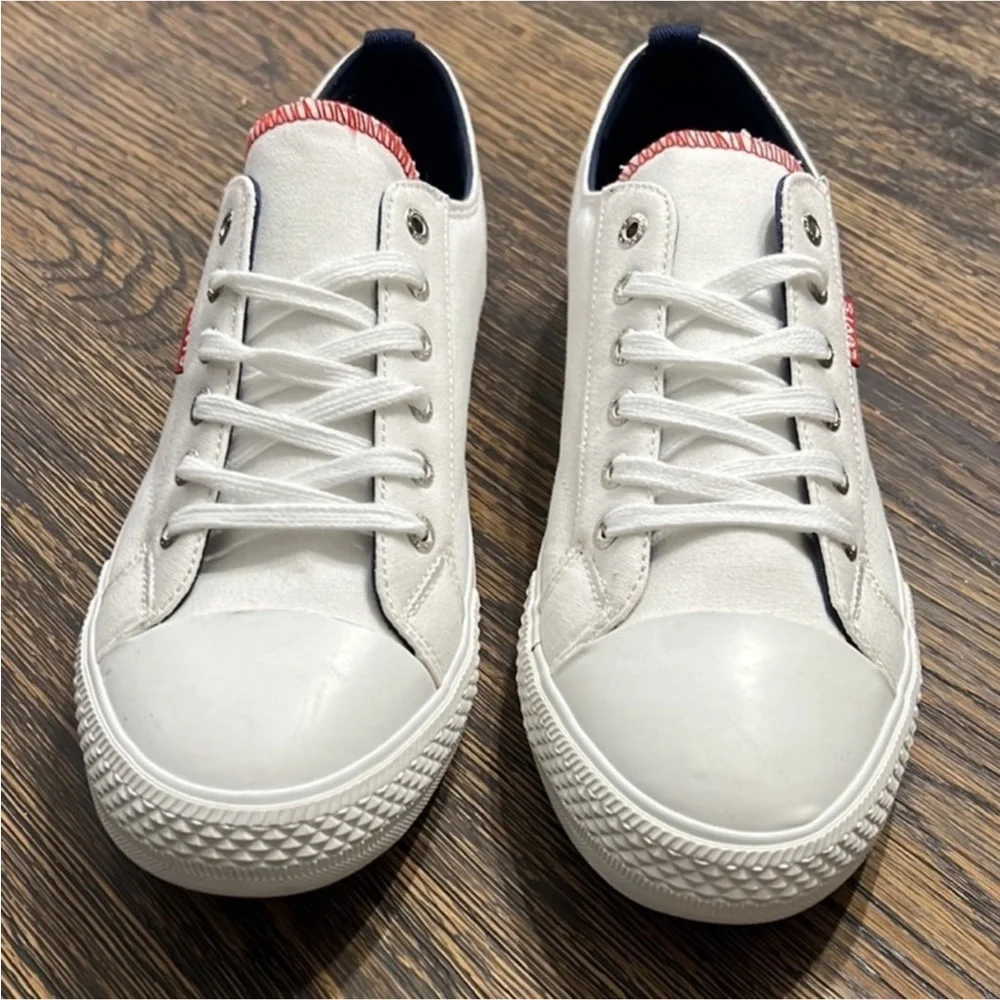 New authentic Levi's woman's designer sneakers sz 11 display